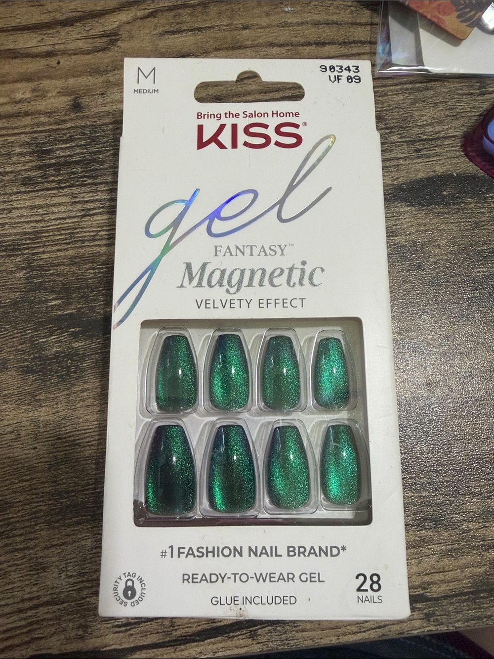 Kiss Gel Magnetic Velvety Effect Press-On Nails in Shimmering Green